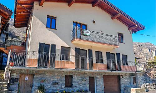 CASA BIFAMILIARE CON GIARDINO
