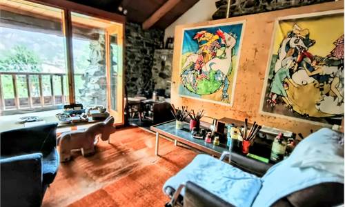  Rifugio d’Artista a Fénis: Un’Oasi di Ispirazione tra Pietra e Legno